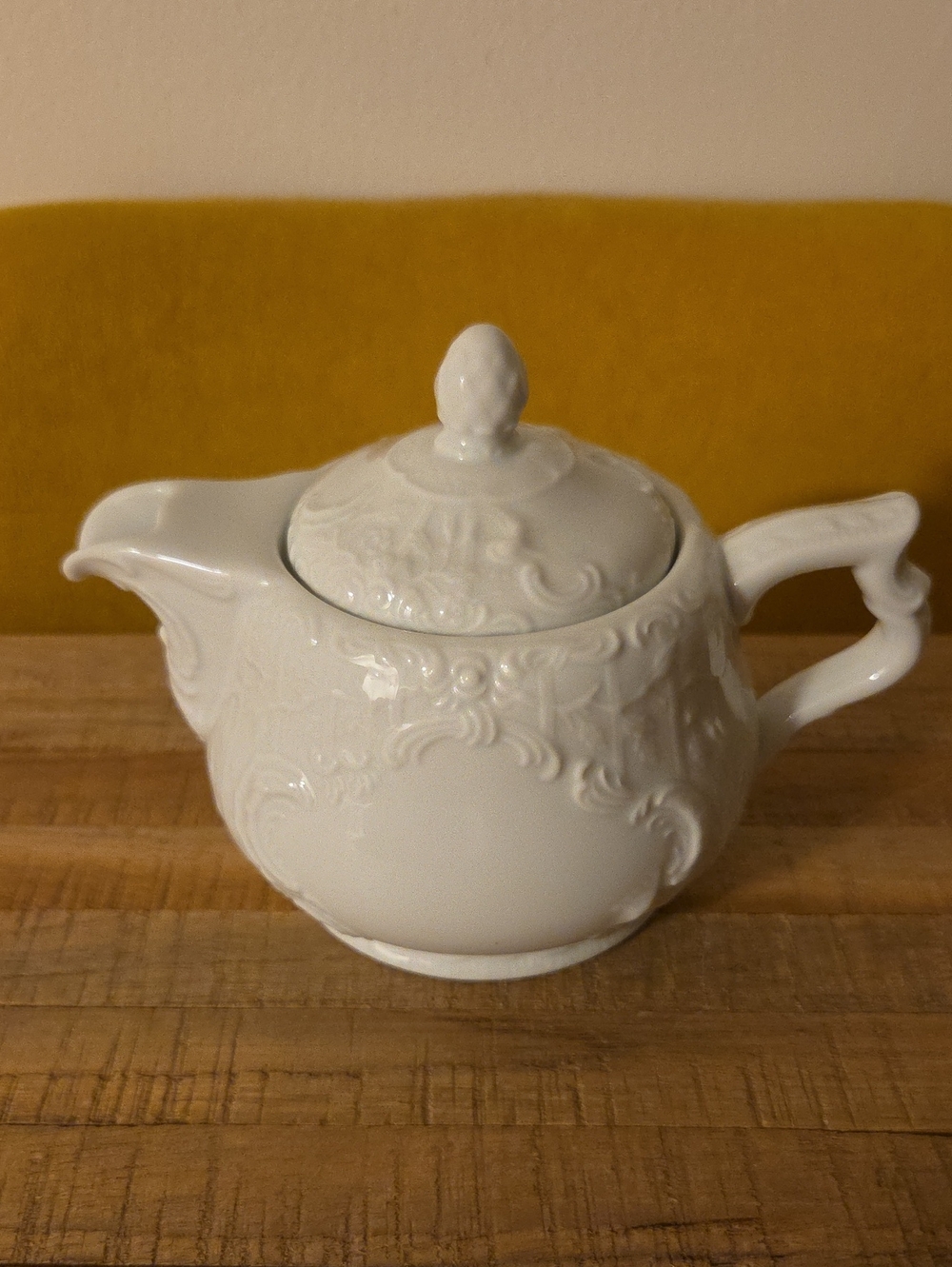 Rosenthal White Embossed Porcelain Teapot Classic Rose Collection Germany